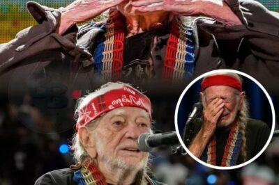 At 92, country music legend Willie Nelson left the world breathless with a performance that felt like lightning captured in human form — a once-in-a-lifetime moment shared with Alabama’s The Red Clay Strays. Together, they delivered a soul-deep rendition of the timeless gospel classic “I’ll Fly Away” that seemed to lift the room beyond the here and now. Willie’s weathered voice, etched by decades on the road, blended with the band’s raw sincerity, creating a harmony that was less about sound and more about spirit. It wasn’t just a concert — it was a homecoming of the heart, where every note carried the weight of memory, the quiet resilience of faith, and the kind of hope only music dares to give. For those who were there, it was not merely a song, but the last great flight of a true American troubadour — a moment that will echo for as long as hearts remember.