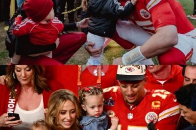 “Daddy, you’ll never be alone — you’re our hero forever!” Patrick Mahomes’ children, Sterling and Bronze, comforted their father with a touching message after the Kansas City Chiefs’ crushing defeat to the Chargers. The heartfelt words nearly brought Mahomes to tears, and his emotional six-word reply left fans in shock, revealing the unbreakable love between father and children.