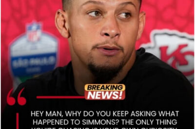 During the Chiefs’ media session, a reporter repeatedly pressed Patrick Mahomes with one question: “What happened to Simmons?” Mahomes’ usually calm expression shifted. He took a breath, leaned toward the mic, and fired back with rare frustration.