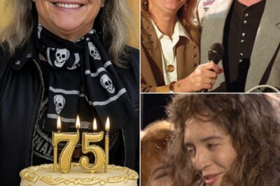 Happy 75th Birthday to Suzi Quatro 🎈🎉 — the trailblazing rocker who shattered gender norms in the 1970s with her leather-clad style, fierce bass lines and chart-topping anthems like Can the Can. Today fans celebrate not only her fearless legacy but also her enduring fire, as her tender reunion with Chris Norman for a remake of Stumblin’ In reminded the world that her magic is truly timeless. At 75, Suzi Quatro is not just a rock icon of the past — she continues to inspire, to create, and to prove that legends never fade.